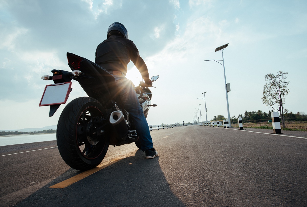 Motorcycle accidents: risks, causes and injuries